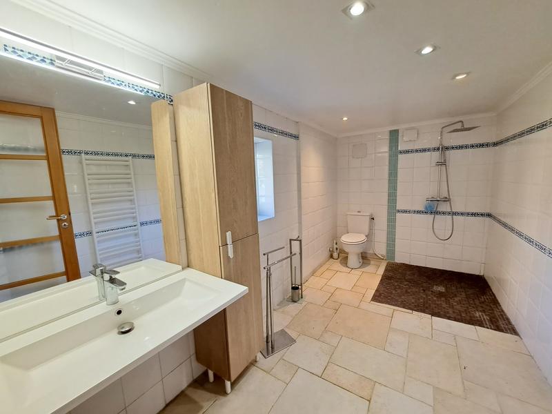 Maison - 221 m² - 9 pièces