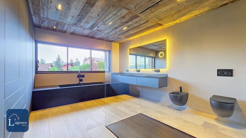 Maison - 219 m² - 7 pièces