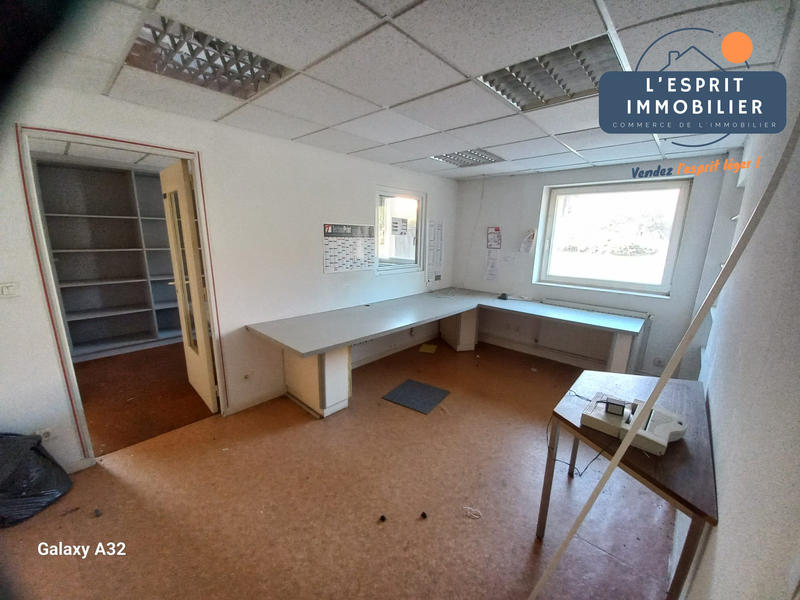 Bureau - 246 m² - 16 pièces