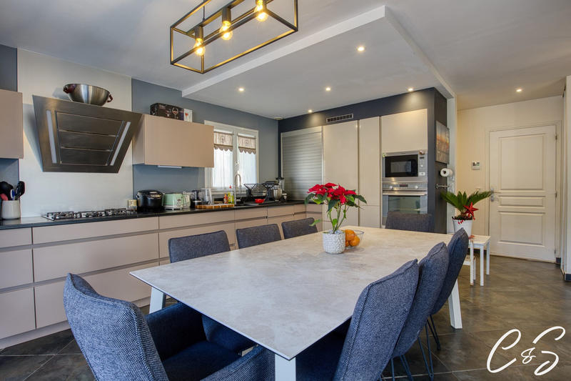 Maison - 163 m² - 6 pièces