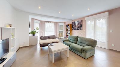 Maison - 235 m² - 8 pièces