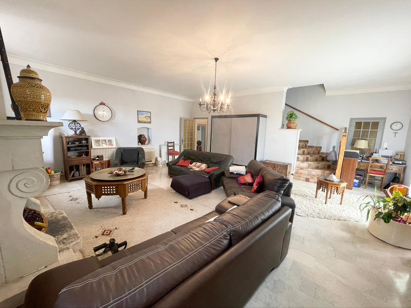 Maison - 218 m² - 8 pièces