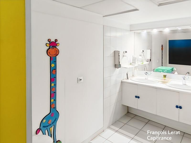 Local d'activité / Entrepôt - 83 m² - 6 pièces