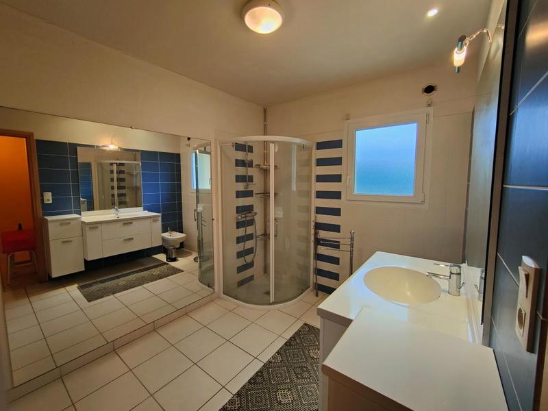 Maison - 210 m² - 6 pièces