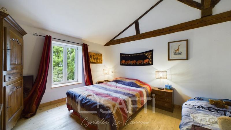 Maison - 230 m² - 6 pièces