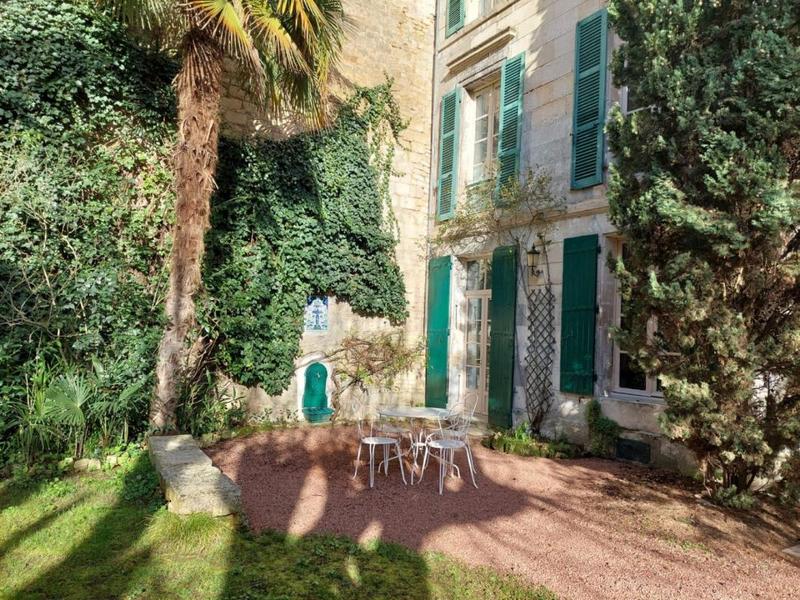 Maison - 300 m² - 10 pièces