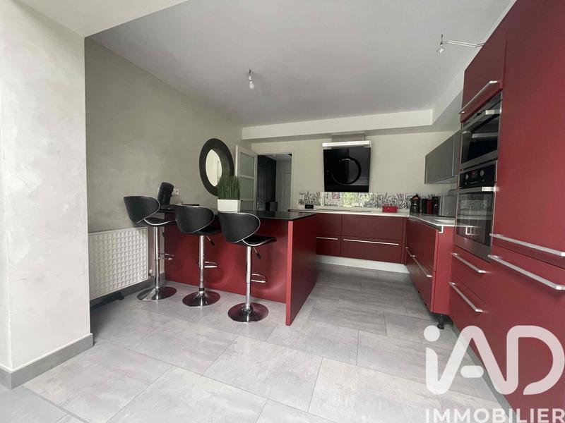 Maison - 180 m² - 8 pièces