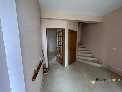 Maison traditionnelle - 290 m² - 8 pièces