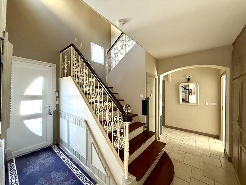 Maison - 184 m² - 7 pièces