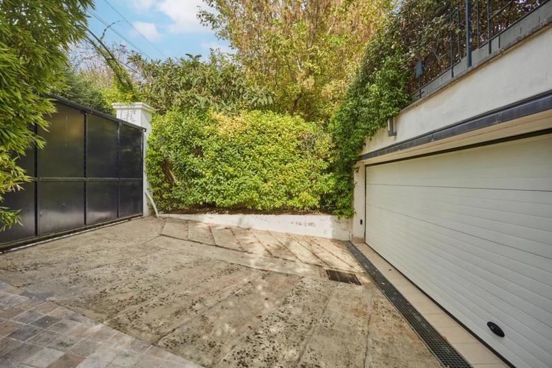 Maison - 400 m² - 10 pièces