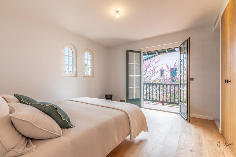 Maison - 290 m² - 8 pièces