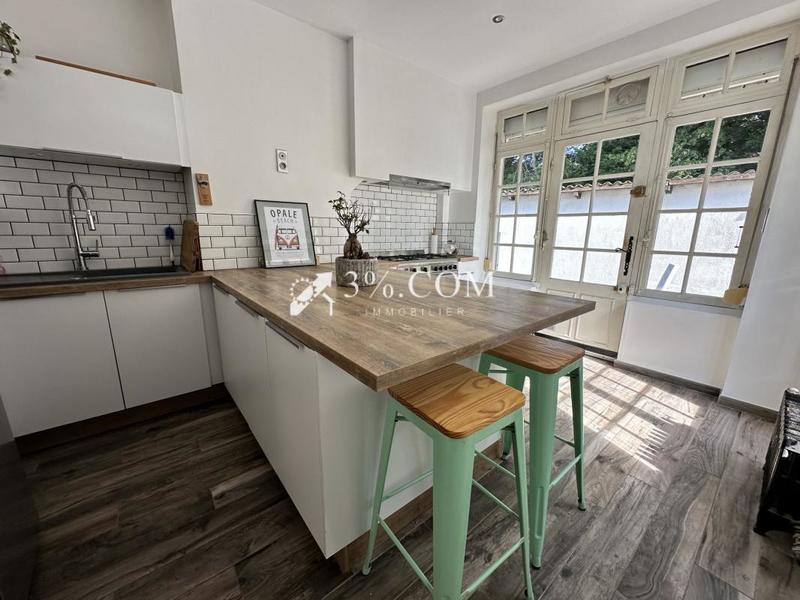 Maison - 219 m² - 9 pièces