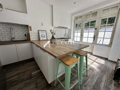 Maison - 219 m² - 9 pièces