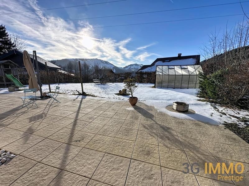 Maison - 230 m² - 10 pièces