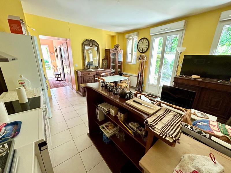 Maison - 285 m² - 9 pièces