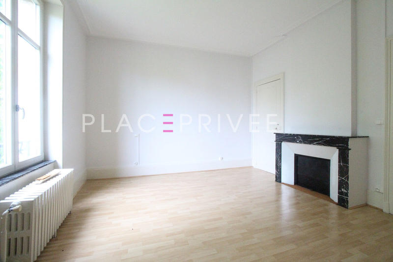 Maison - 203 m² - 9 pièces