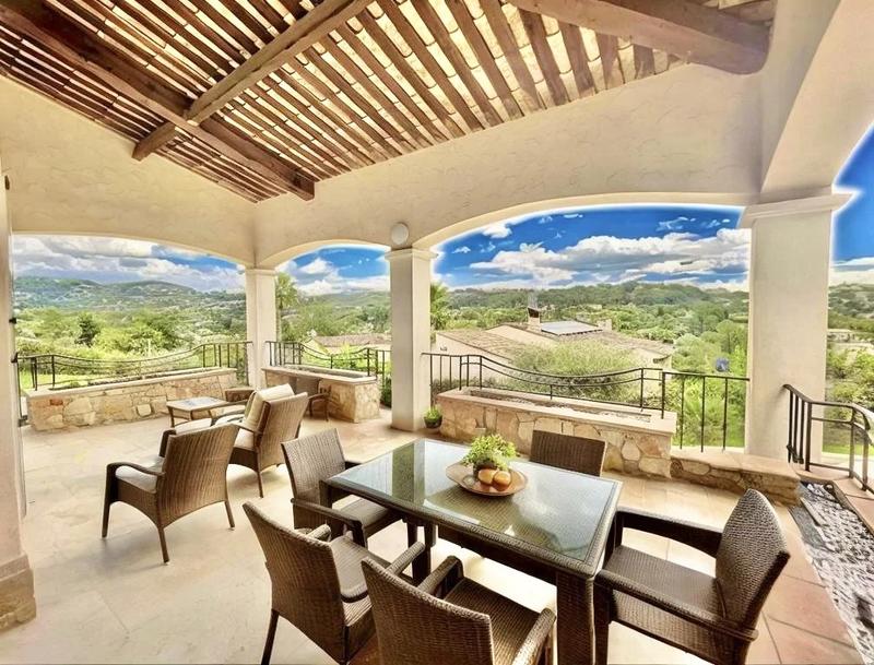 Villa - 305 m² - 8 pièces