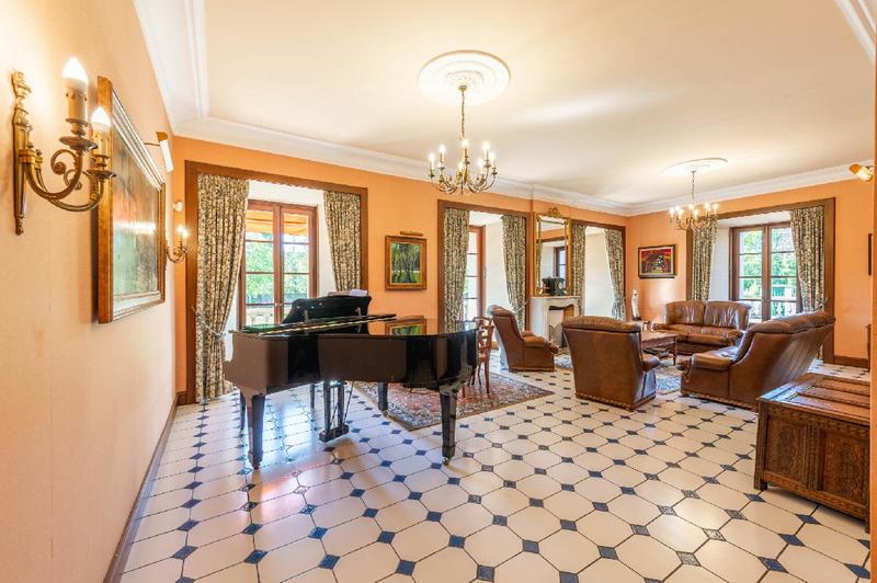 Maison - 993 m² - 21 pièces