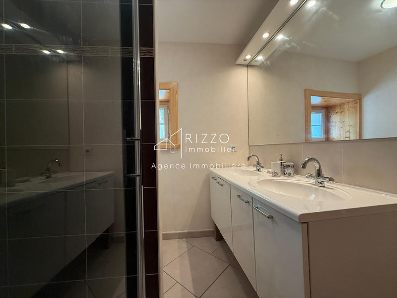 Maison - 196 m² - 8 pièces