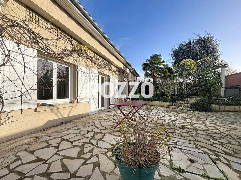 Maison - 335 m² - 9 pièces