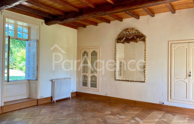 Propriété - 654 m² - 14 pièces