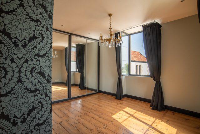 Maison traditionnelle - 310 m² - 9 pièces