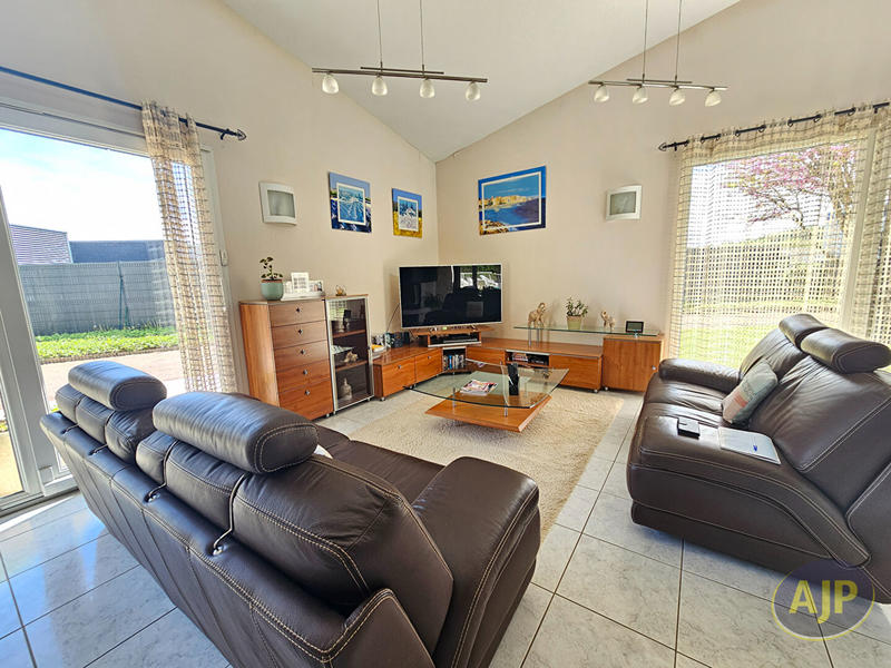 Maison - 240 m² - 6 pièces