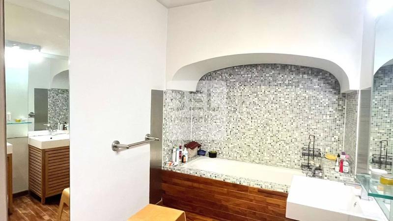 Appartement - 205 m² - 6 pièces