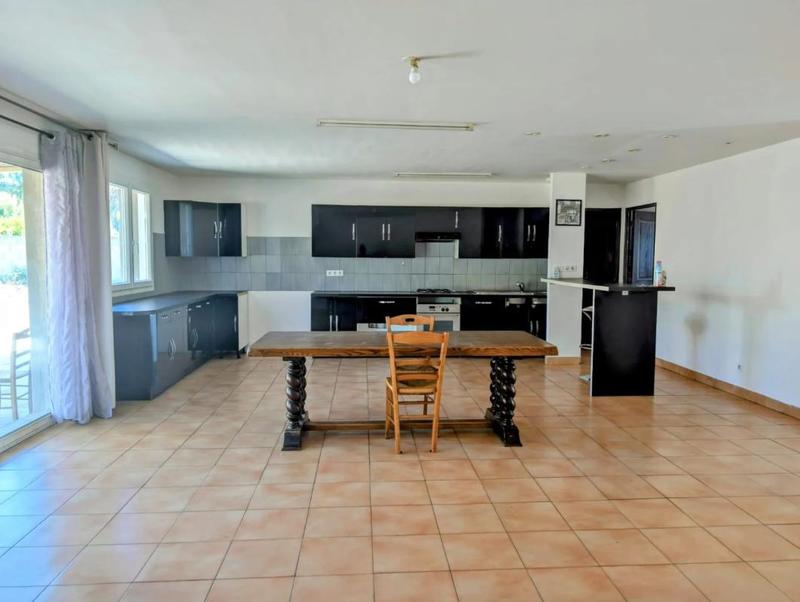 Maison - 220 m² - 9 pièces