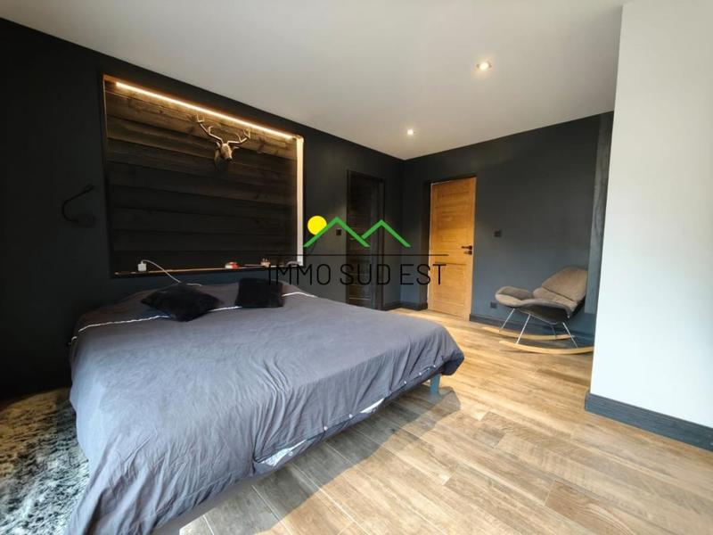 Châlet - 240 m² - 7 pièces