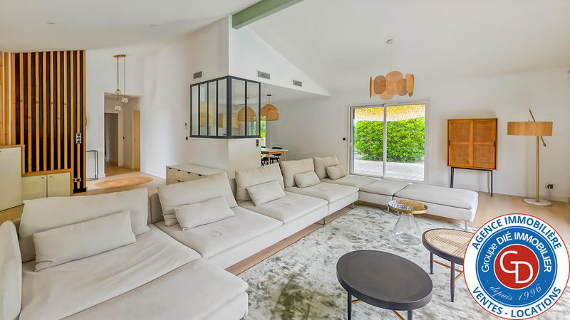 Maison - 200 m² - 6 pièces