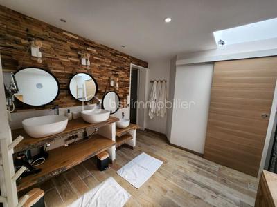 Immeuble - 216 m² - 8 pièces