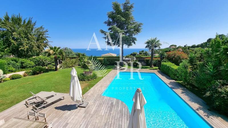 Villa - 253 m² - 6 pièces