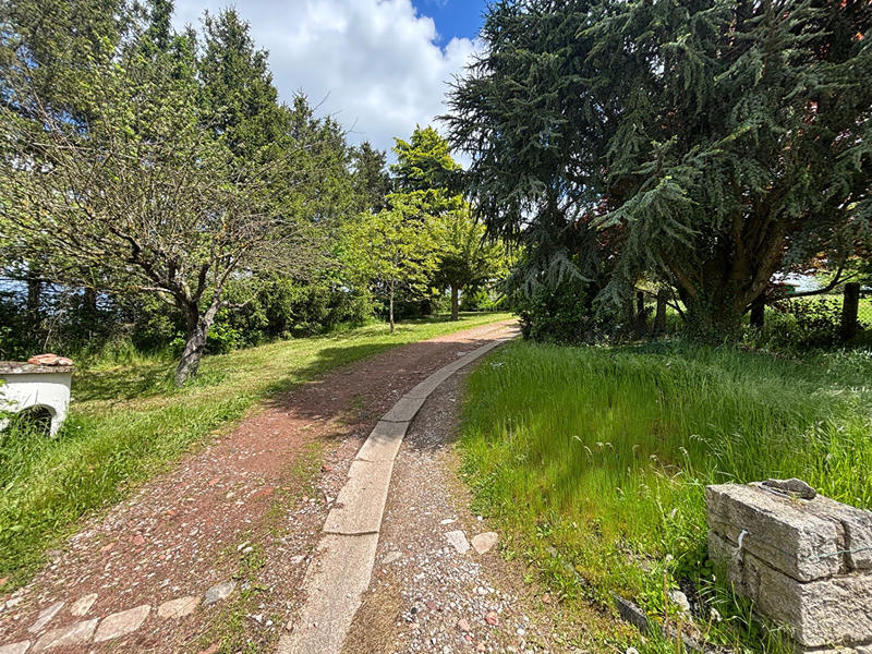 Maison - 235 m² - 9 pièces