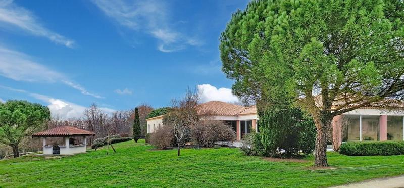 Propriété - 377 m² - 7 pièces