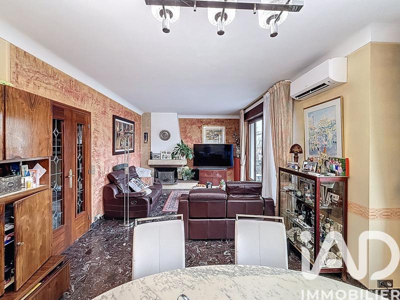 Maison - 239 m² - 9 pièces