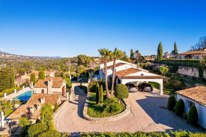 Villa - 300 m² - 6 pièces