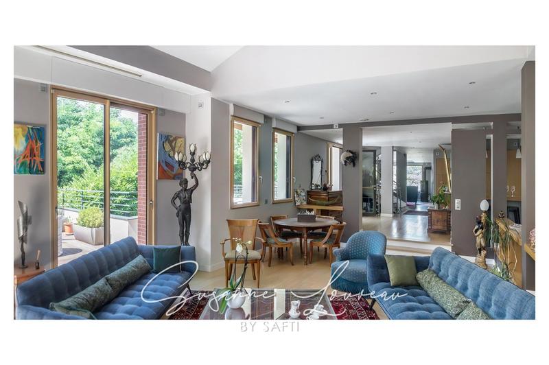 Maison - 355 m² - 11 pièces