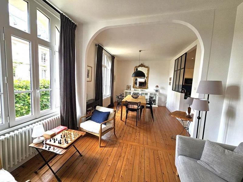 Maison - 170 m² - 9 pièces