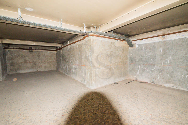 Local commercial - 244 m² - 2 pièces