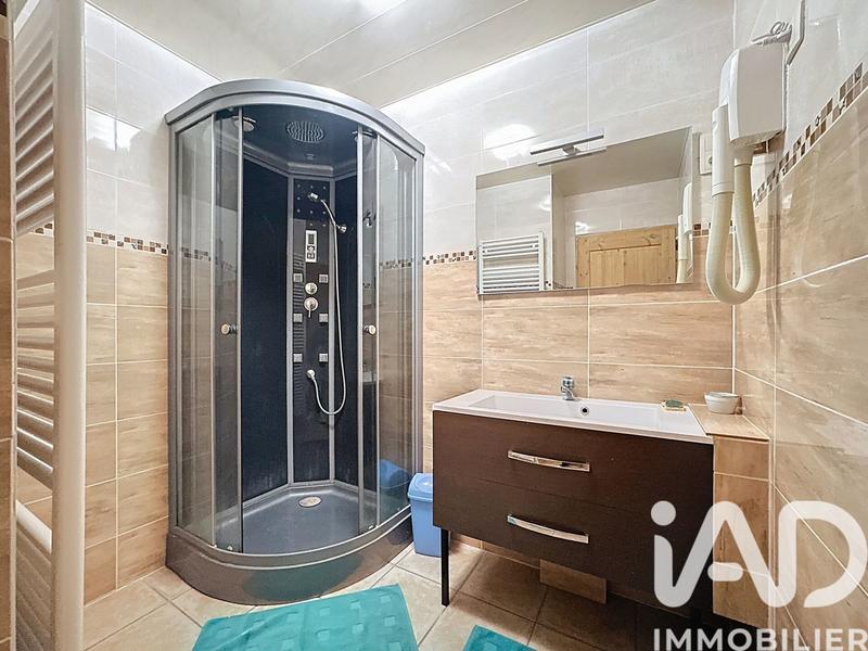 Maison - 300 m² - 21 pièces