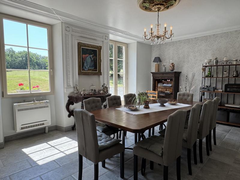 Maison - 250 m² - 6 pièces