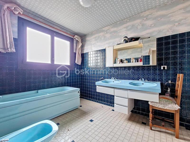 Maison traditionnelle - 180 m² - 8 pièces