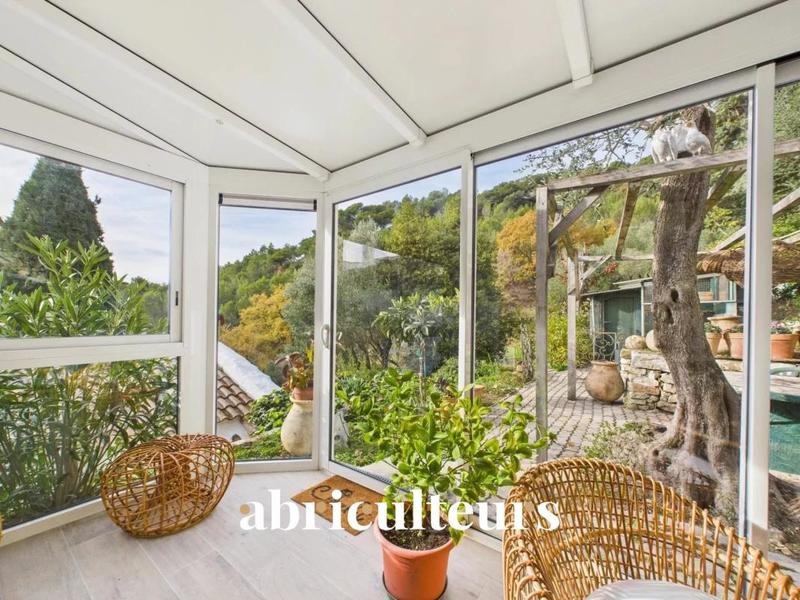 Propriété - 223 m² - 7 pièces