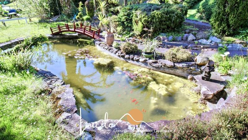 Maison - 235 m² - 9 pièces