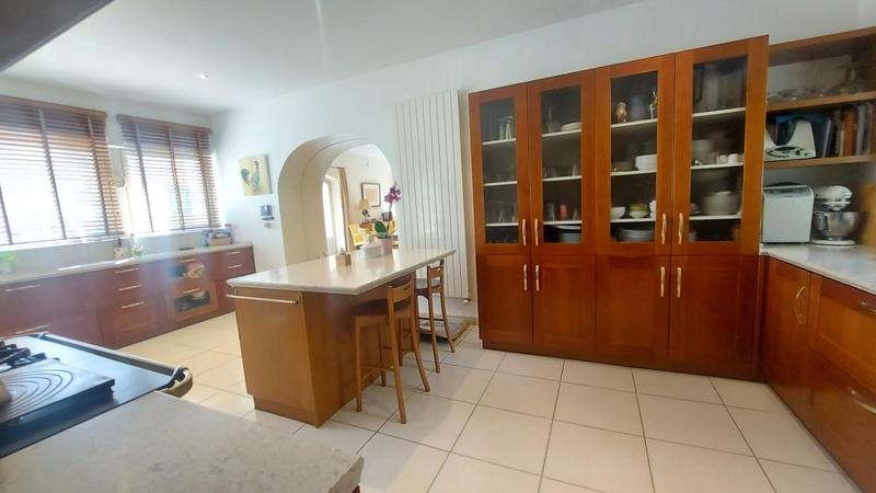 Villa - 285 m² - 6 pièces