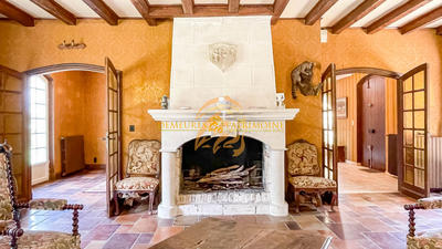 Maison - 243 m² - 8 pièces