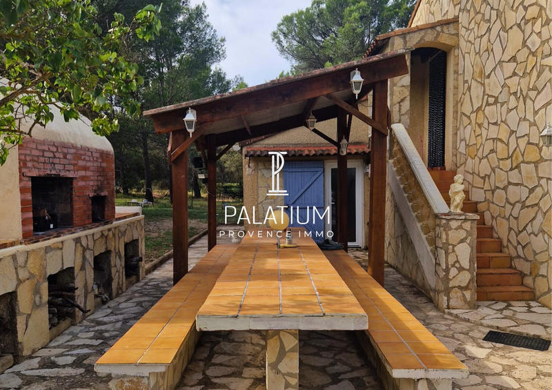 Maison - 200 m² - 11 pièces