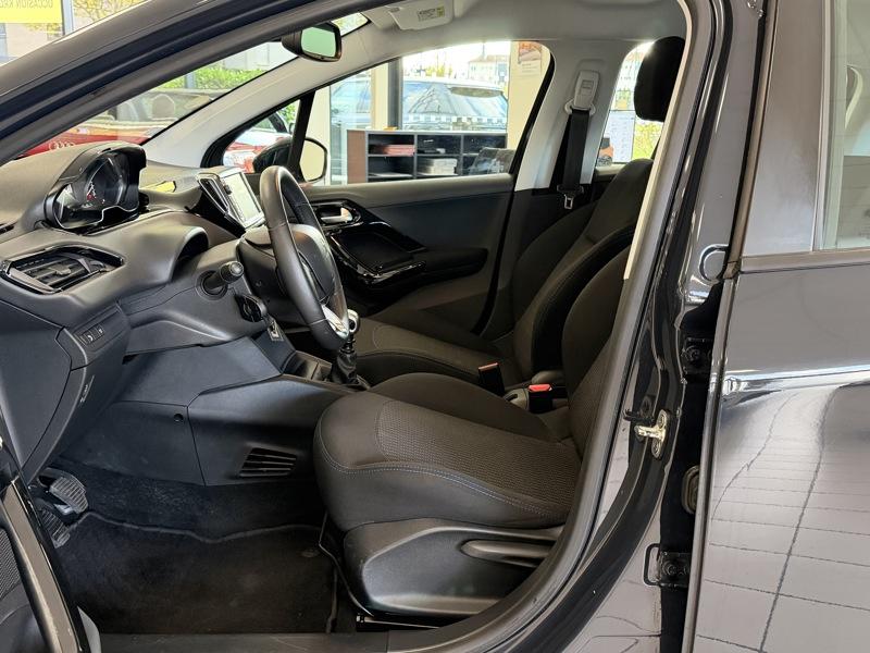 Peugeot 208 1.5 BlueHDi 100 Signature Gps Caméra Carplay Régul