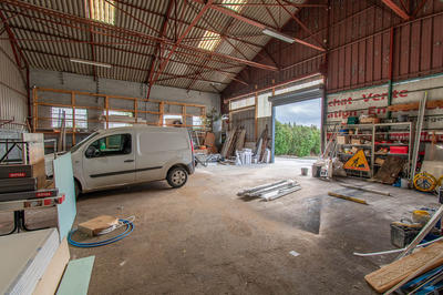 Parking / Garage - 214 m²